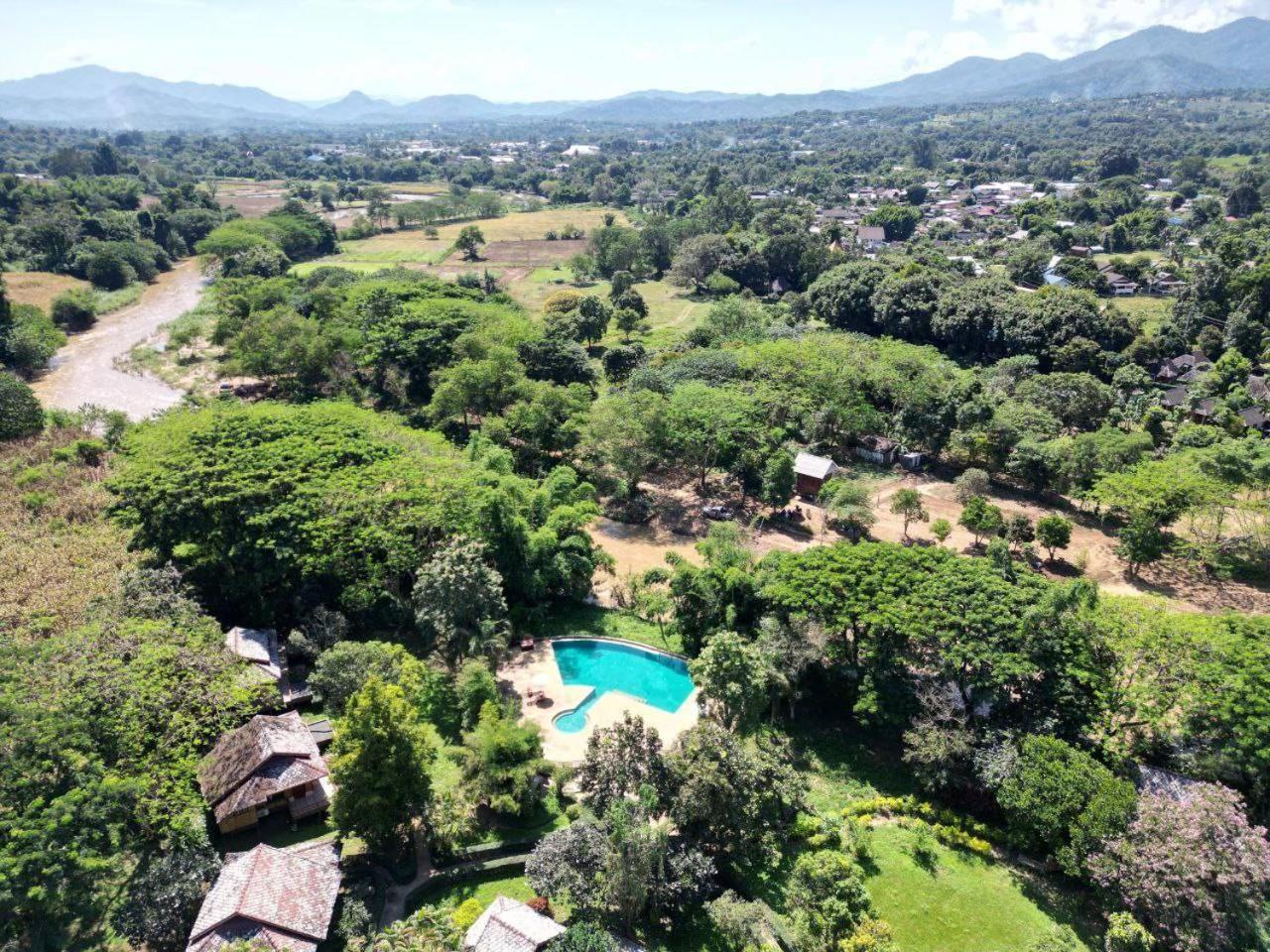 รีสอร์ท โรงแรมบ้านกระทิง 3*