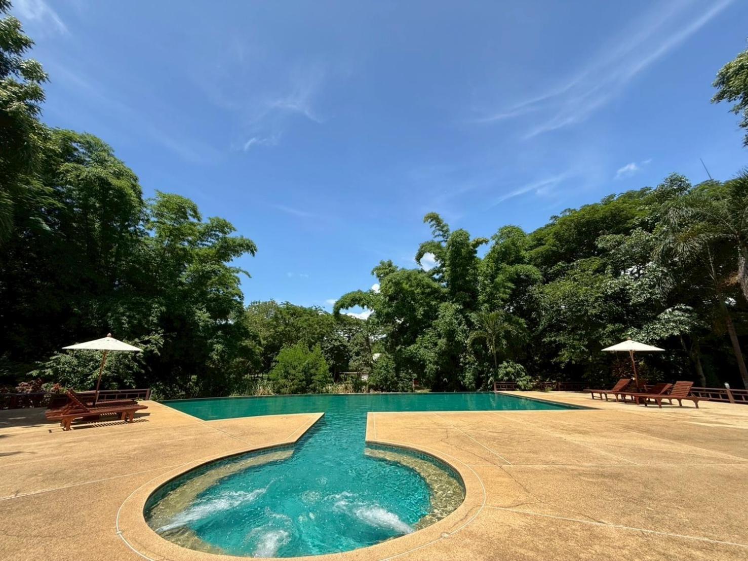 รีสอร์ท โรงแรมบ้านกระทิง